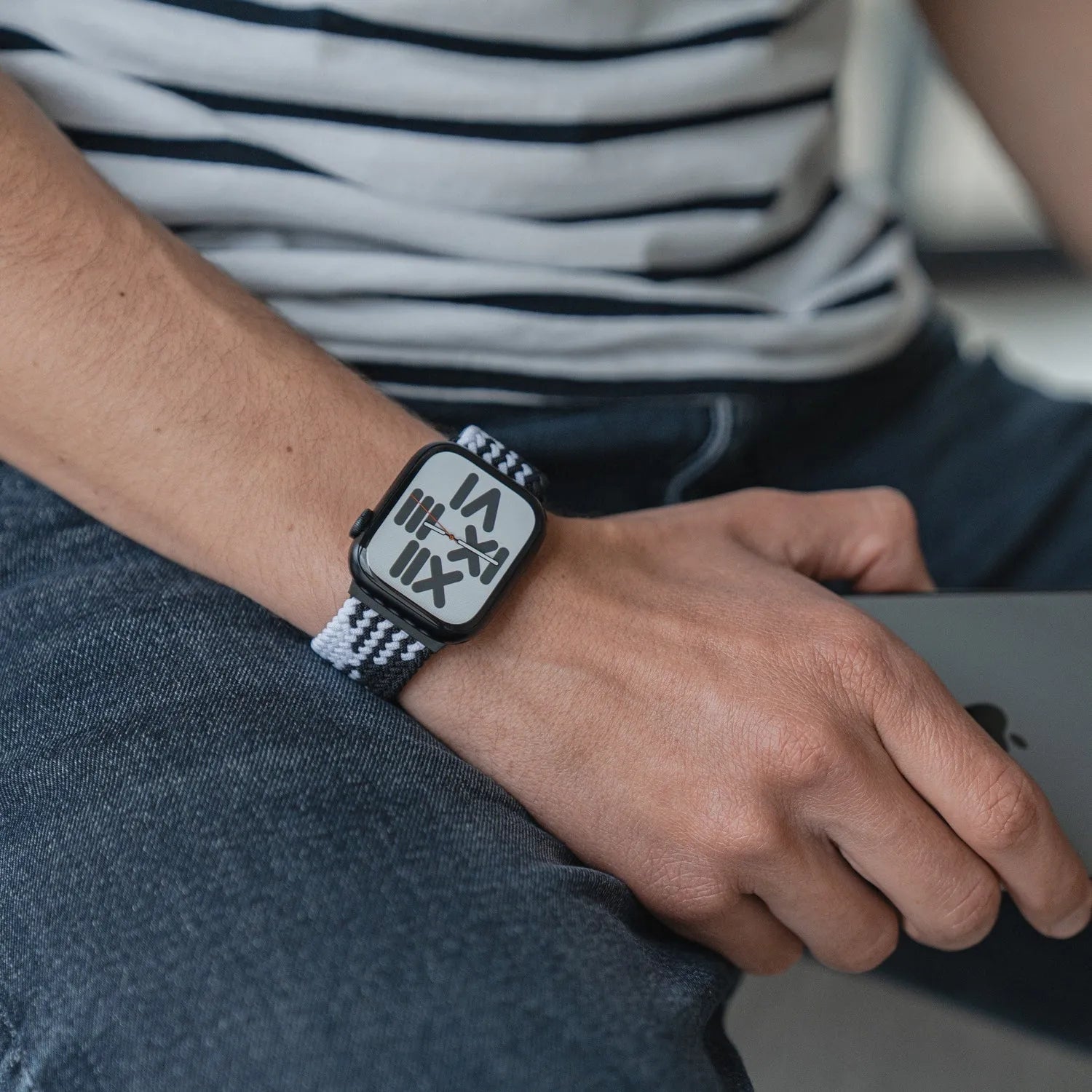 Adjustable Apple Watch Braided Loop#color_black/white