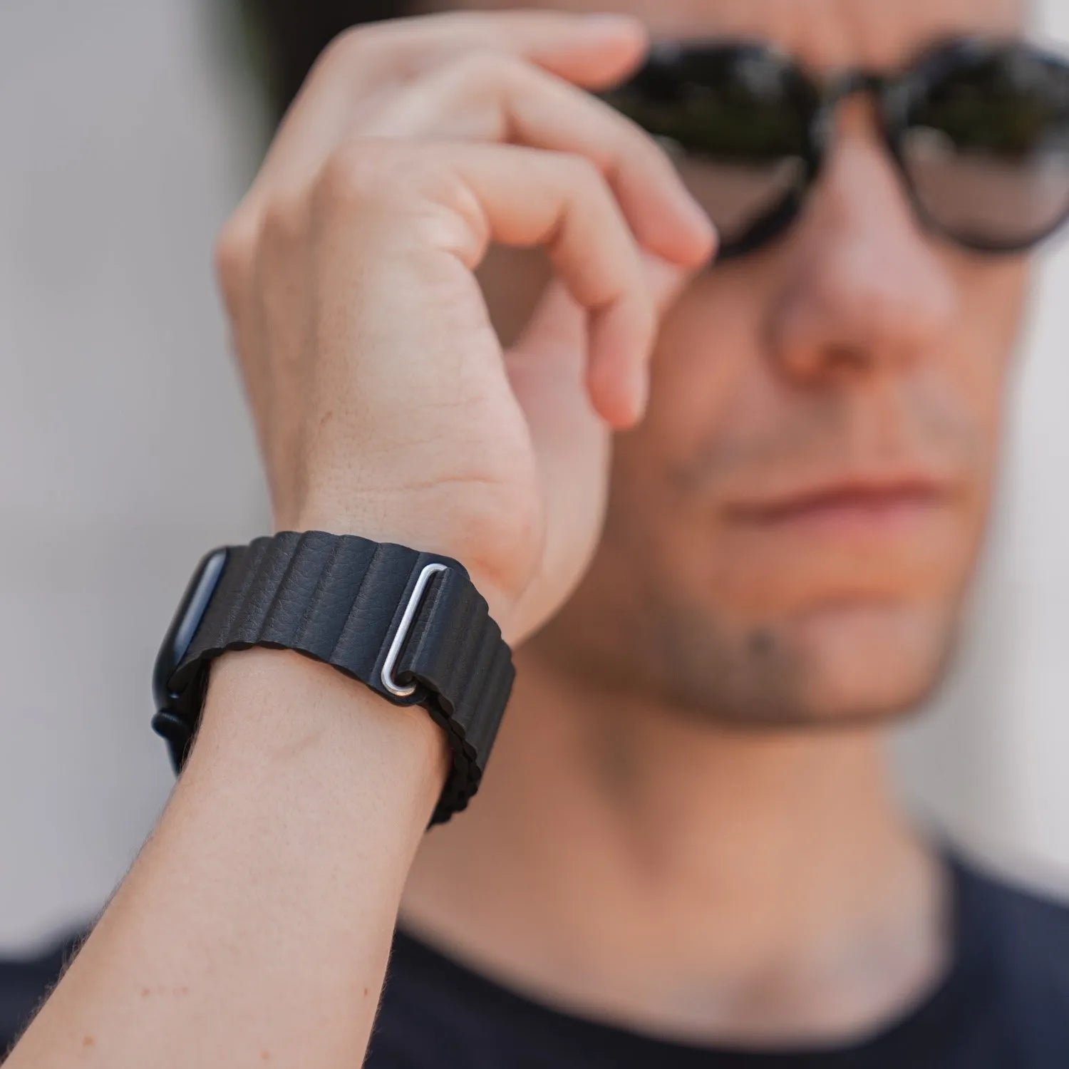 Apple Watch magnetic leather loop#color_black