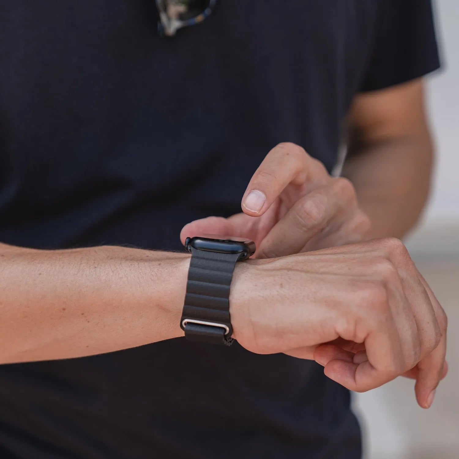 Apple Watch magnetic leather loop#color_black