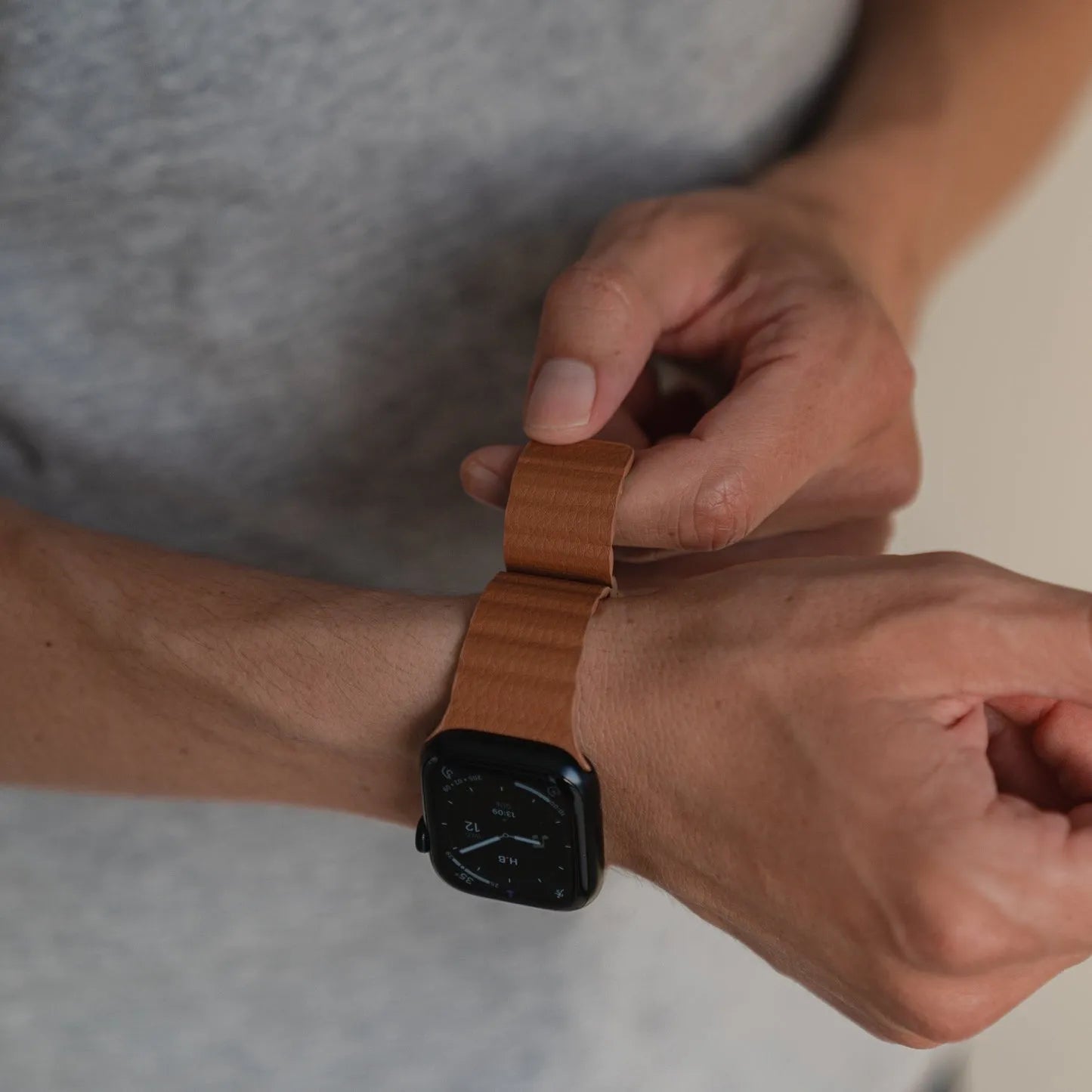 Apple Watch magnetic leather loop#color_brown