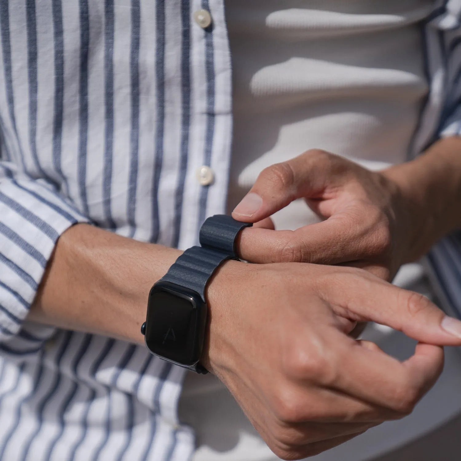 Apple Watch magnetic leather loop#color_midnight blue