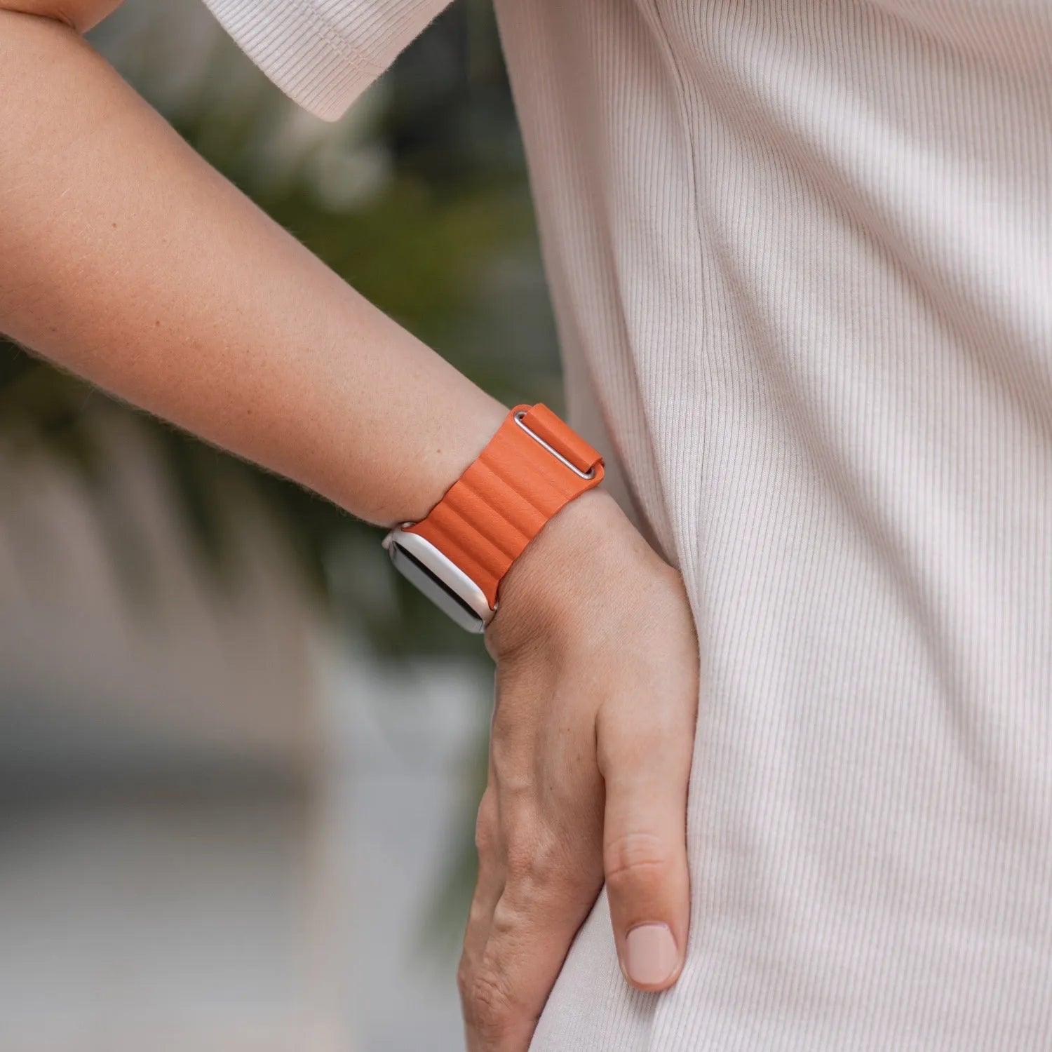 Apple Watch magnetic leather loop#color_kumquat