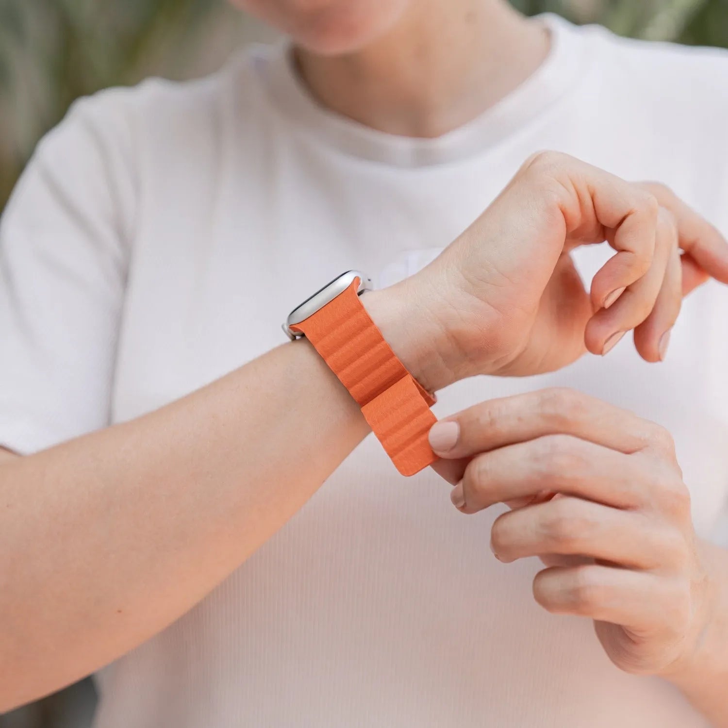 Apple Watch magnetic leather loop#color_kumquat