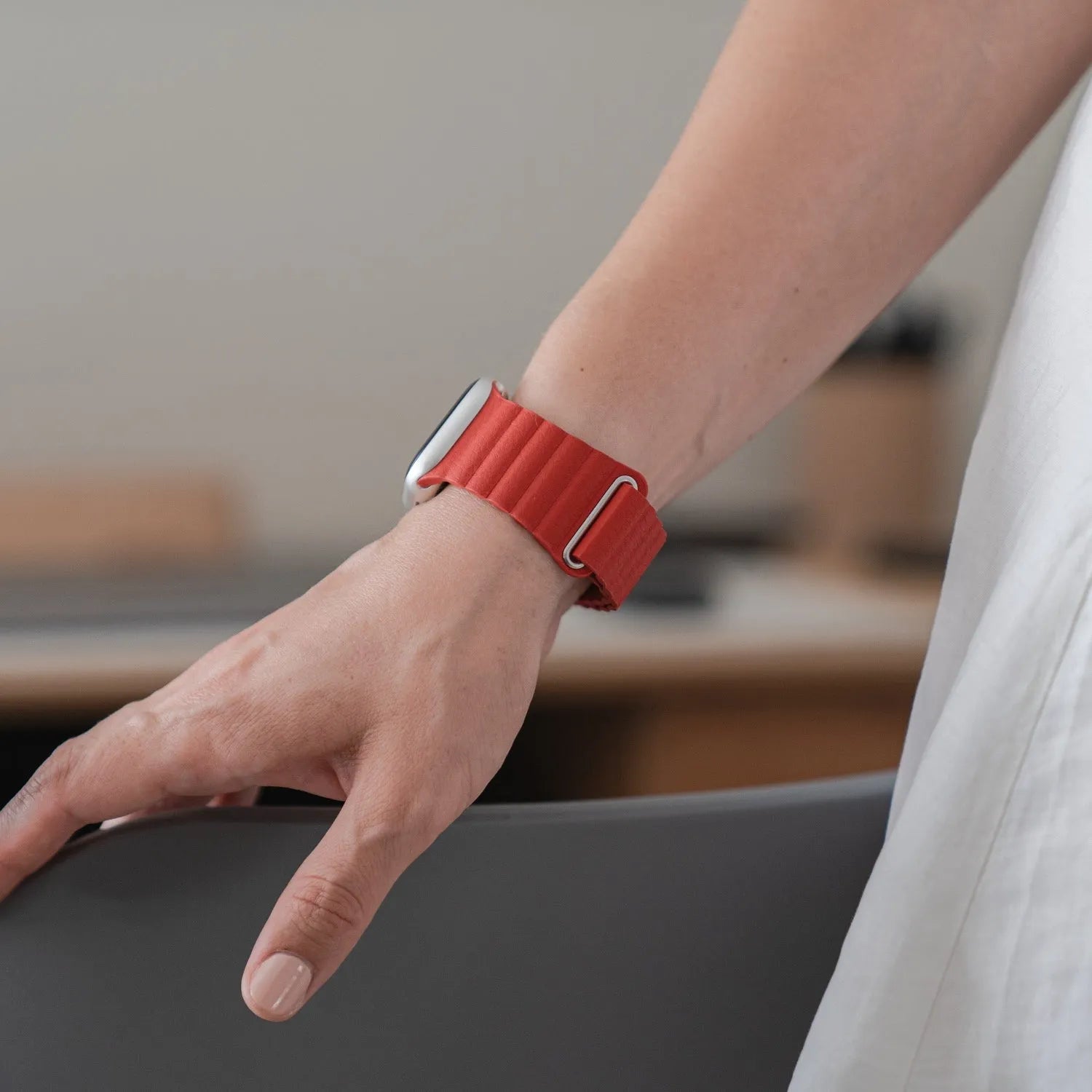 Apple Watch magnetic leather loop#color_red