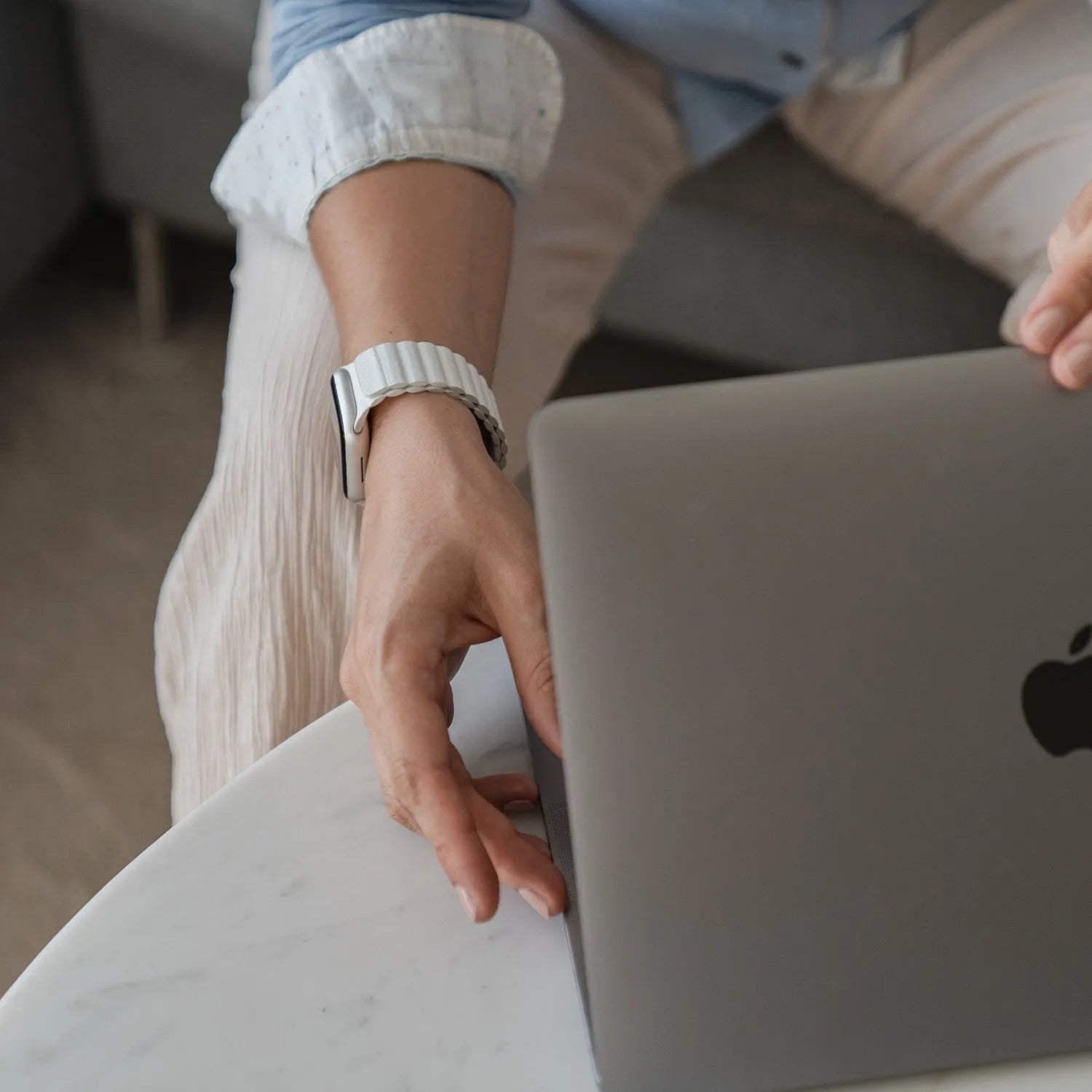Apple Watch magnetic leather loop#color_white