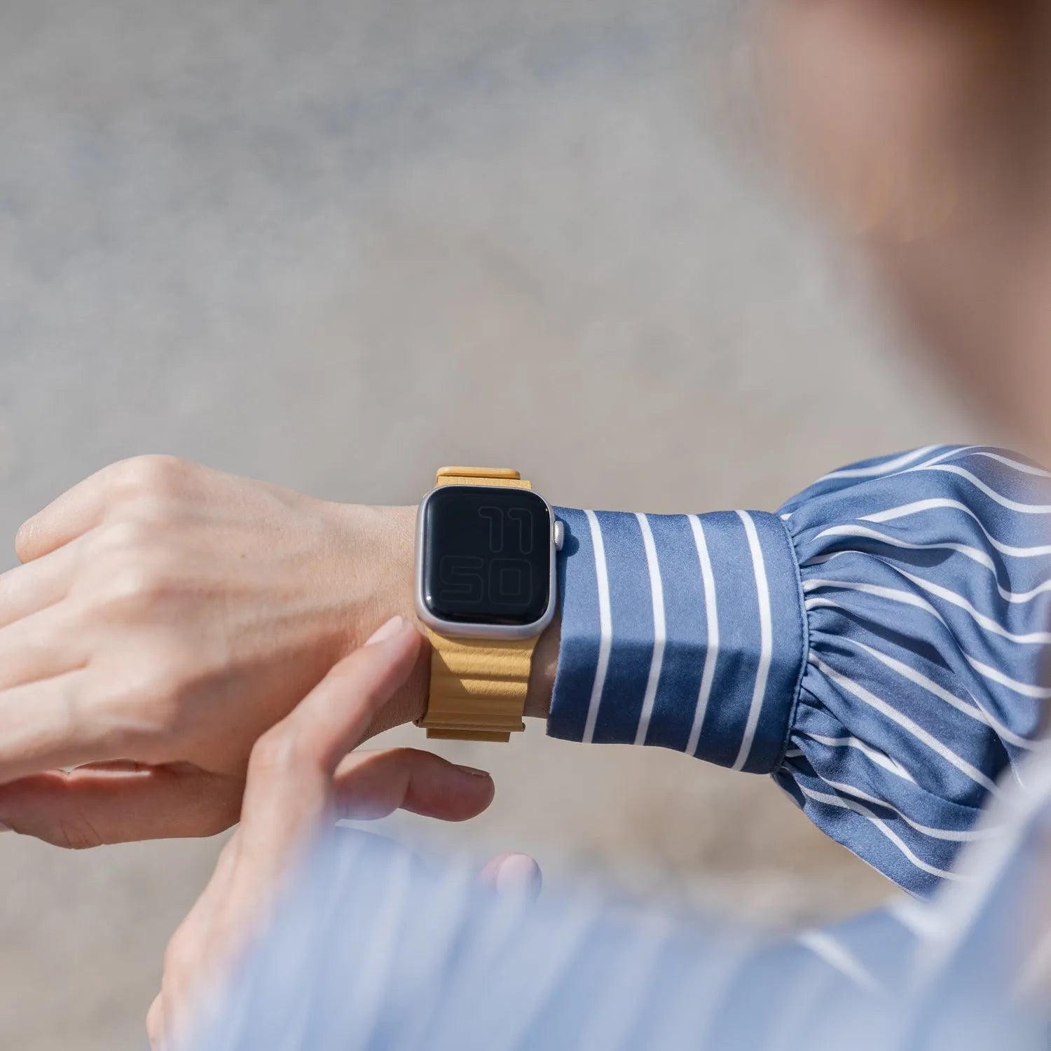 Apple Watch magnetic leather loop#color_yellow
