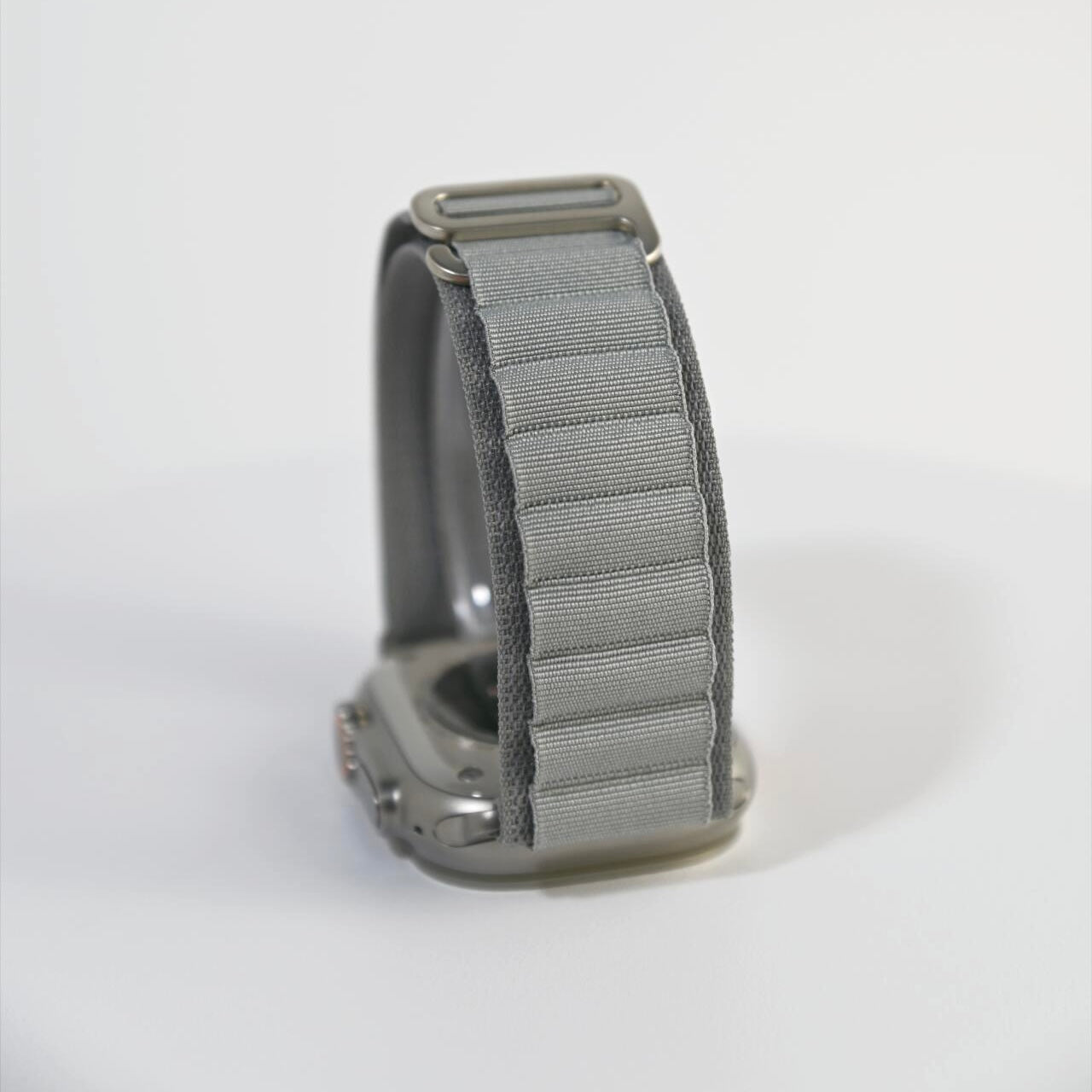 Apple Watch Alpine Loop#color_light gray