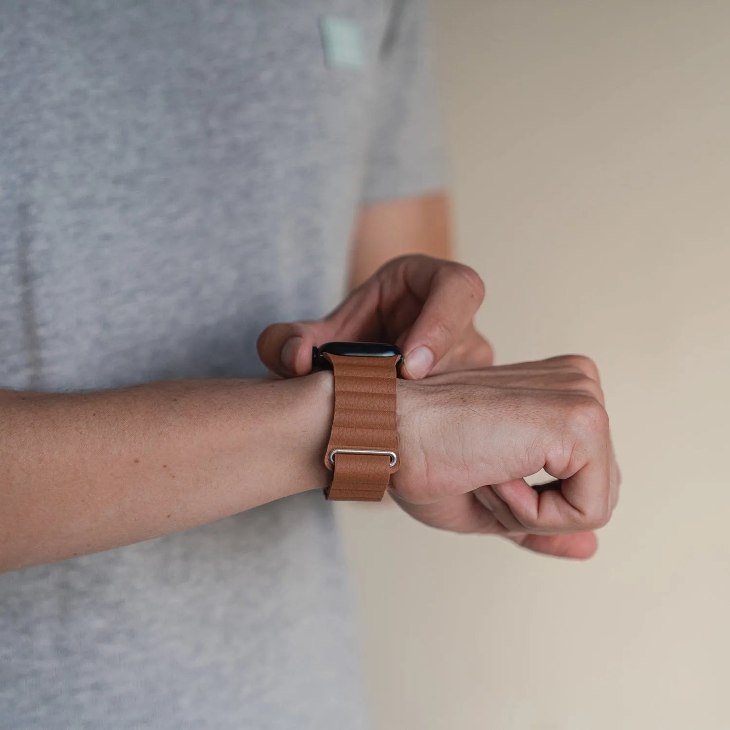 Apple Watch magnetic leather loop#color_brown